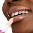 Kép 4/8 - essence pearly POTION MULTI-REFLECTIVE LIPGLOSS 01