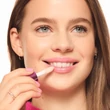 Kép 6/8 - essence pearly POTION MULTI-REFLECTIVE LIPGLOSS 01