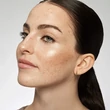 Kép 2/6 - Catrice All Over Glow Tint Folyékony Highlighter 010