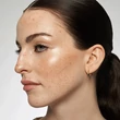 Kép 2/6 - Catrice All Over Glow Tint Folyékony Highlighter 030